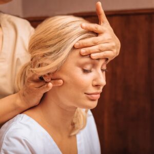 Massage crânien assis