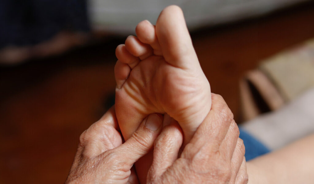 Massage bien être relaxant des pieds